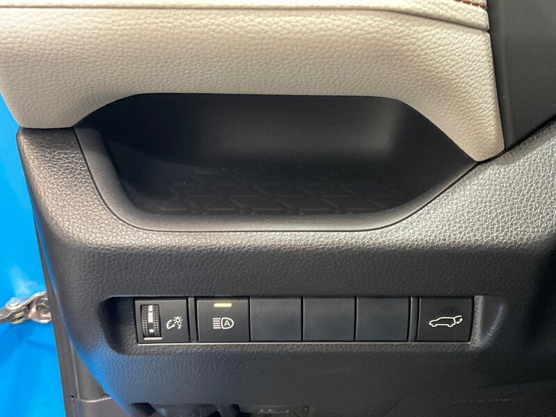 2019 Toyota RAV4 XLE Sport Utility / Sunroof / Heated Seats  / Backup Camera / Excel Cond - Photo 19 - Gladstone, OR 97027