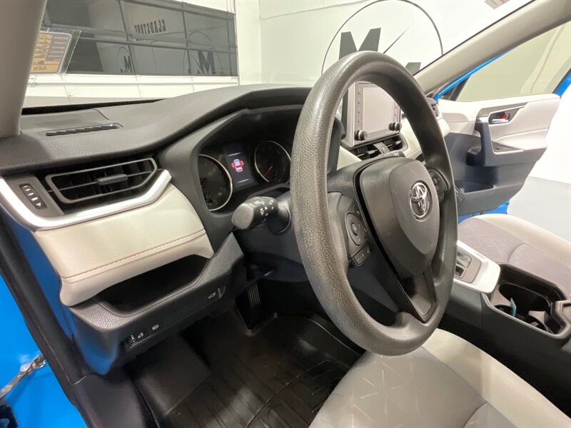 2019 Toyota RAV4 XLE Sport Utility / Sunroof / Heated Seats  / Backup Camera / Excel Cond - Photo 15 - Gladstone, OR 97027