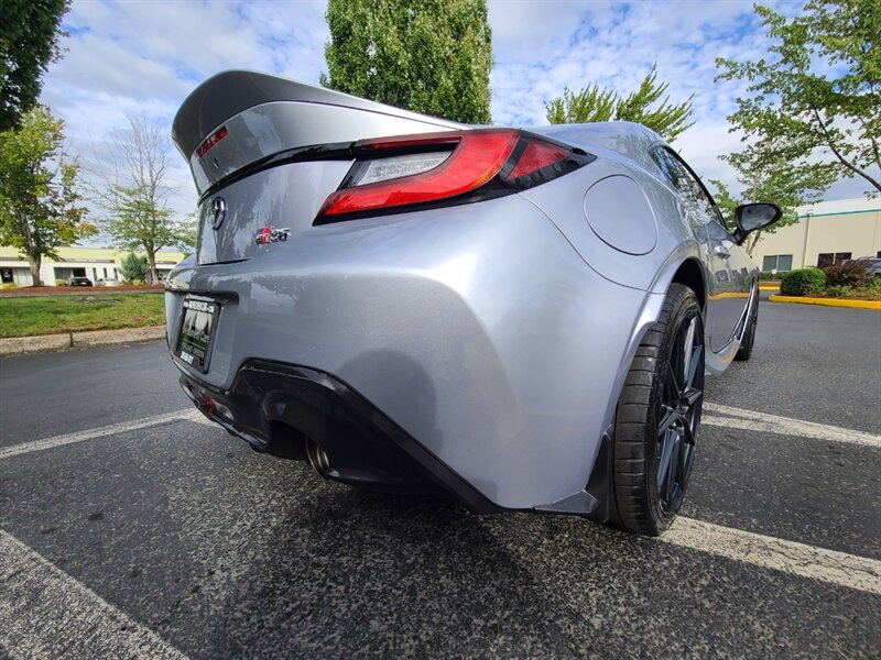 2023 Toyota GR86 Premium SPORT / BOXER Engine / 6-SPEED / 1-OWNER  / LOCAL OREGON CAR / FACTORY WARRANTY - Photo 12 - Portland, OR 97217