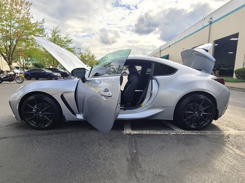 2023 Toyota GR86 Premium SPORT / BOXER Engine / 6-SPEED / 1-OWNER  / LOCAL OREGON CAR / FACTORY WARRANTY - Photo 23 - Portland, OR 97217