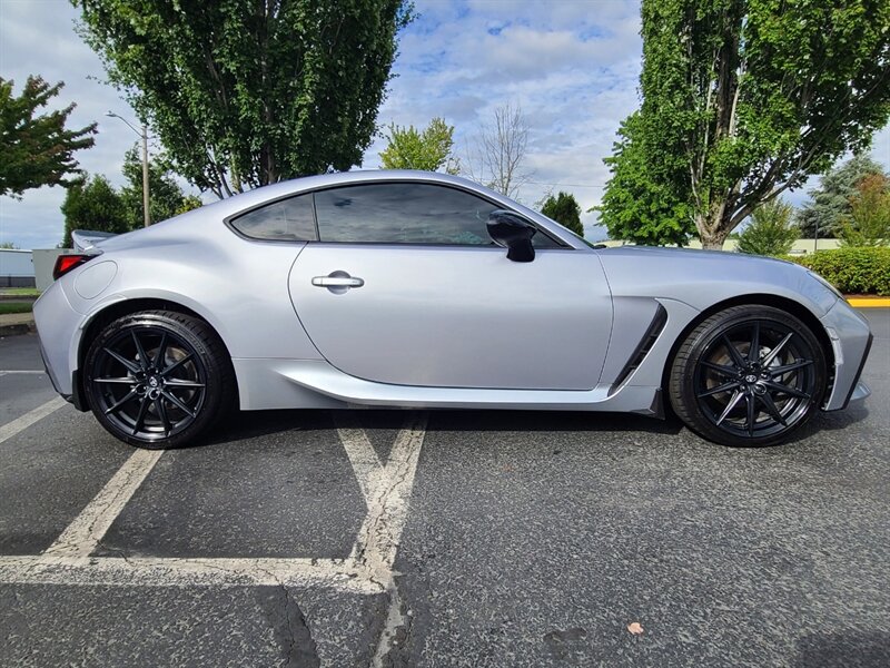 2023 Toyota GR86 Premium SPORT / BOXER Engine / 6-SPEED / 1-OWNER  / LOCAL OREGON CAR / FACTORY WARRANTY - Photo 4 - Portland, OR 97217