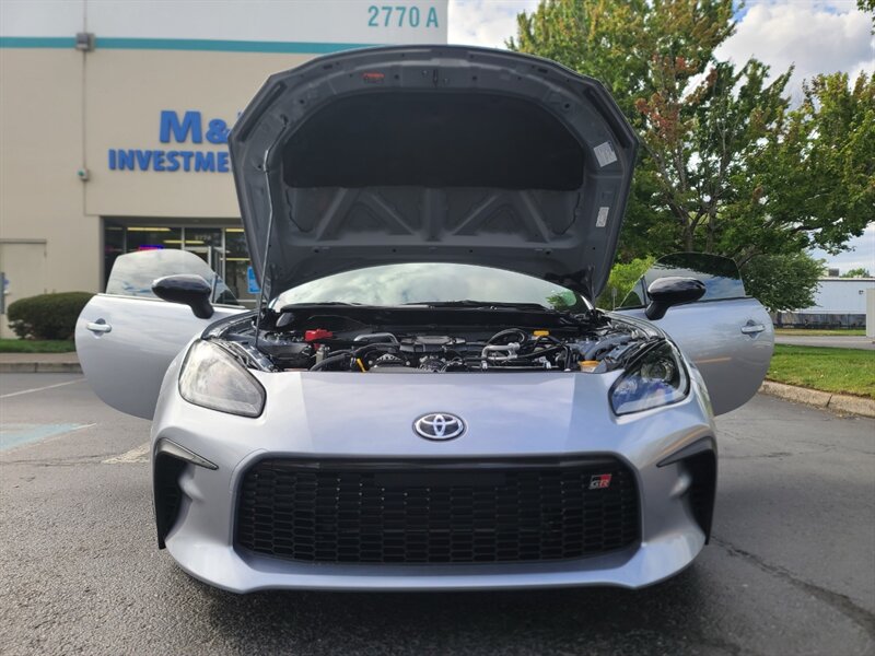 2023 Toyota GR86 Premium SPORT / BOXER Engine / 6-SPEED / 1-OWNER  / LOCAL OREGON CAR / FACTORY WARRANTY - Photo 29 - Portland, OR 97217