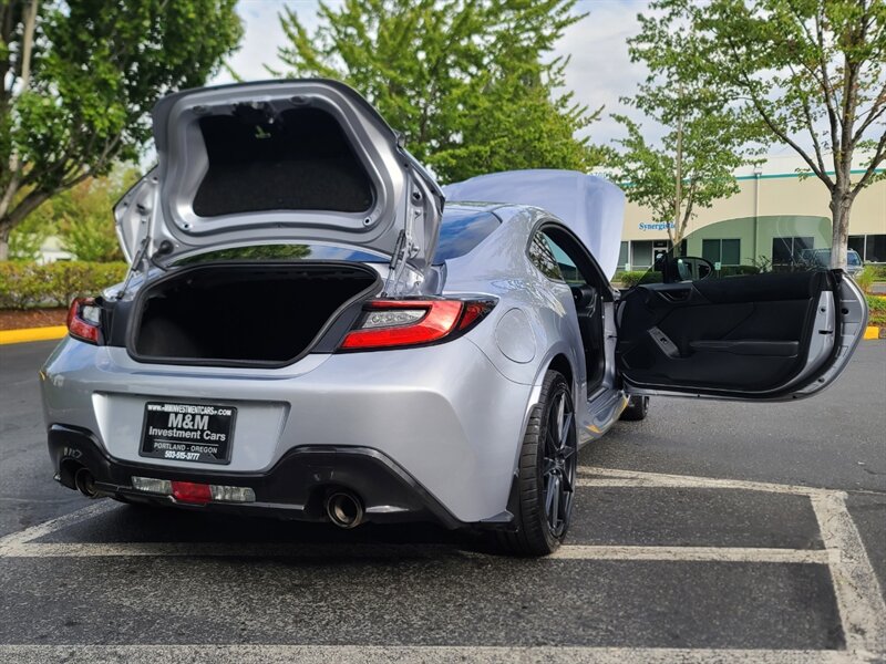 2023 Toyota GR86 Premium SPORT / BOXER Engine / 6-SPEED / 1-OWNER  / LOCAL OREGON CAR / FACTORY WARRANTY - Photo 28 - Portland, OR 97217