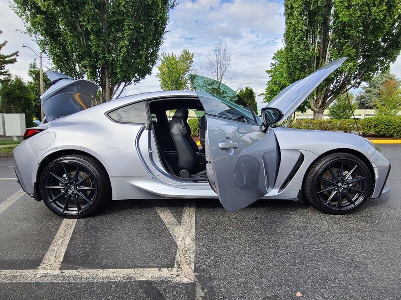 2023 Toyota GR86 Premium SPORT / BOXER Engine / 6-SPEED / 1-OWNER  / LOCAL OREGON CAR / FACTORY WARRANTY - Photo 24 - Portland, OR 97217