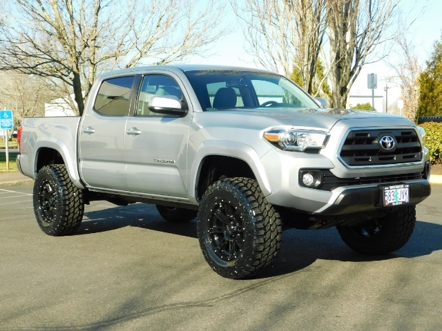 2017 Toyota Tacoma SR5 V6 / Double Cab / 4X4 / ORIGINAL OWNER /LIFTED