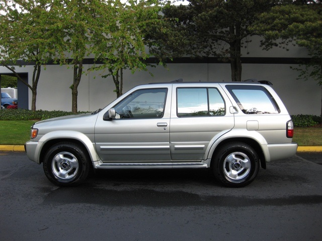 1998 INFINITI QX4 4WD/ Leather/ Moonroof   - Photo 2 - Portland, OR 97217