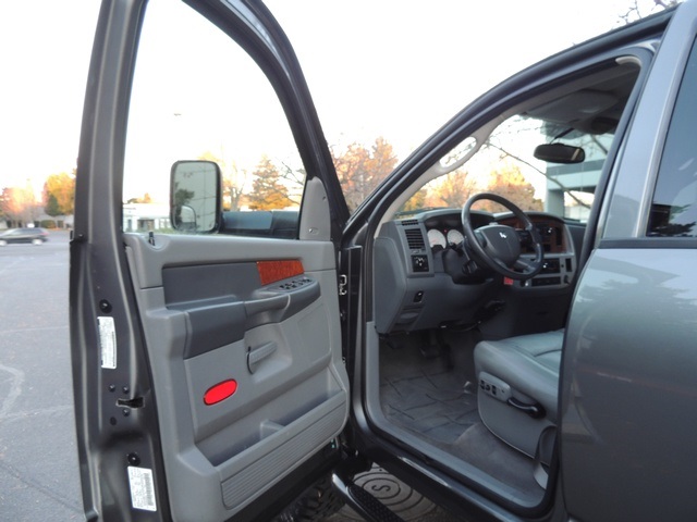 2006 Dodge Ram 2500 Laramie/ 4X4 / 5.9L Diesel / Leather/ LIFTED   - Photo 25 - Portland, OR 97217