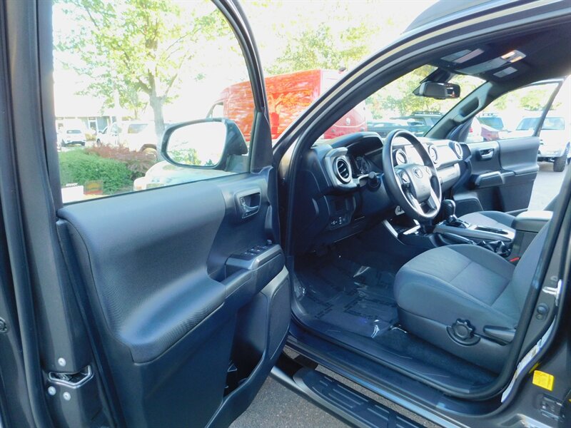 2019 Toyota Tacoma TRD Sport 4X4 / Long bed / NEW LIFT / 12,000 MILES   - Photo 13 - Portland, OR 97217