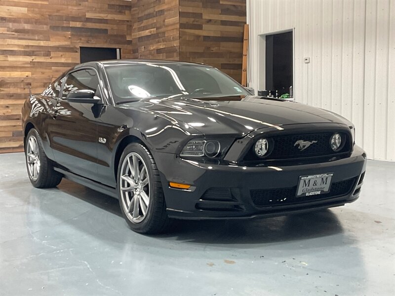 2013 Ford Mustang GT Premium V8 / 6-SPEED MANUAL / 77K MILES / Leather Seats / BREMBO BRAKE PKG - Photo 2 - Gladstone, OR 97027