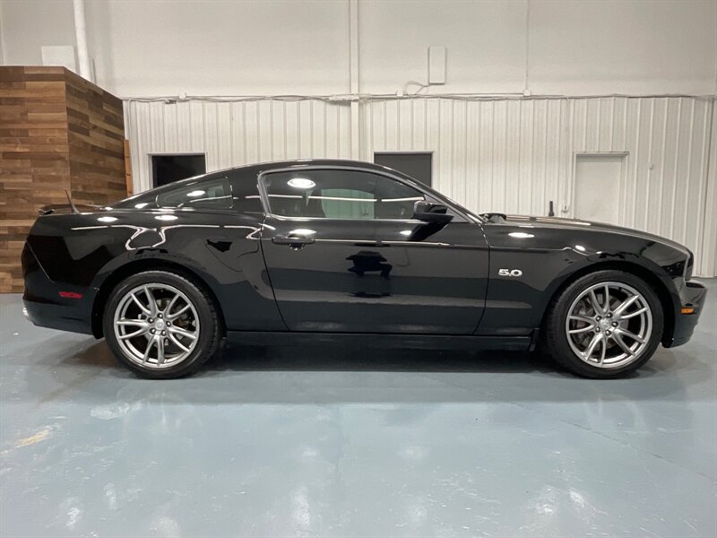 2013 Ford Mustang GT Premium V8 / 6-SPEED MANUAL / 77K MILES / Leather Seats / BREMBO BRAKE PKG - Photo 4 - Gladstone, OR 97027