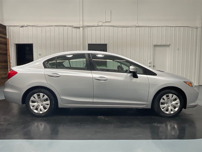 2012 Honda Civic LX Sedan 4Dr / 1.8L 4Cyl / MINT COND / 52 K MILES  / RUST FREE / LOW MILES - Photo 3 - Gladstone, OR 97027