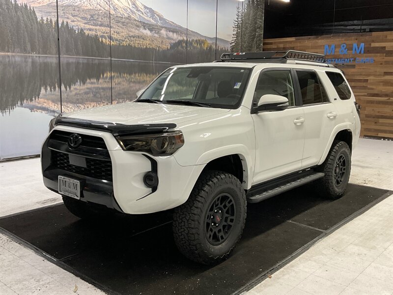 2020 Toyota 4Runner SR5 Premium 4X4 / 3RD ROW SEAT / LIFTED  / NEW LIFT W.NEW BF GOODRICH TIRES & NEW TRD WHEELS / LADDER / LUGGAGE RACK / LEATHER & HEATED SEATS / SUNROOF - Photo 1 - Gladstone, OR 97027