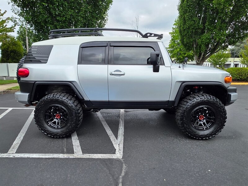 2007 Toyota FJ Cruiser 4X4 V6 / REAR DIFFERENTIAL LOCKER / TRD WHEELS  / KSP CONTROL ARMS / NEW TIRES / LIFTED / SERVICE RECORDS / ZERO RUST - Photo 3 - Portland, OR 97217