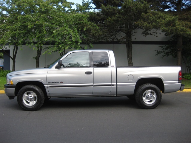 2001 Dodge Ram 1500 SLT/ Quad Cab / 2WD/ Excellent Cond   - Photo 2 - Portland, OR 97217