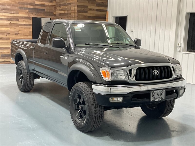 2004 Toyota Tacoma V6 SR5 4X4 / 3.4L V6 / 5-SPEED / LIFTED  / ZERO RUST / TIMING BELT SERVICE ALREADY DONE - Photo 2 - Gladstone, OR 97027