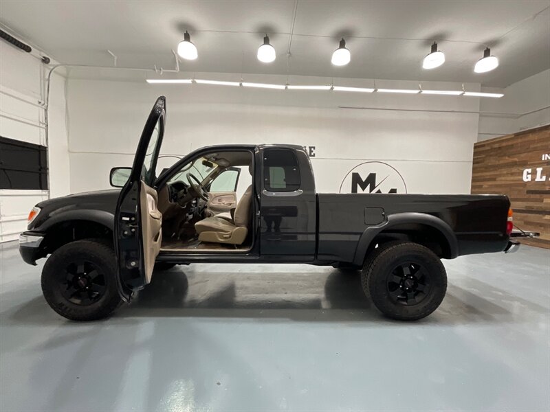 2004 Toyota Tacoma V6 SR5 4X4 / 3.4L V6 / 5-SPEED / LIFTED  / ZERO RUST / TIMING BELT SERVICE ALREADY DONE - Photo 34 - Gladstone, OR 97027