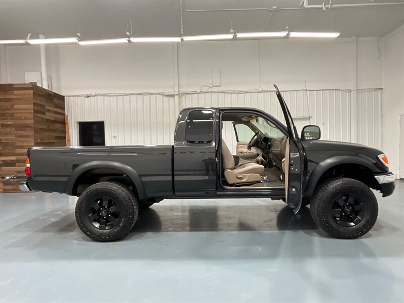 2004 Toyota Tacoma V6 SR5 4X4 / 3.4L V6 / 5-SPEED / LIFTED  / ZERO RUST / TIMING BELT SERVICE ALREADY DONE - Photo 35 - Gladstone, OR 97027