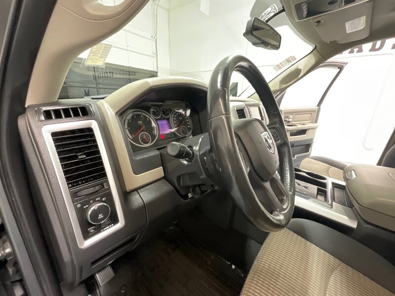 2012 RAM 1500 Big Horn Crew Cab 4X4 /  5.7L V8 / ZERO RUST  / SHARP & CLEAN!! - Photo 11 - Gladstone, OR 97027