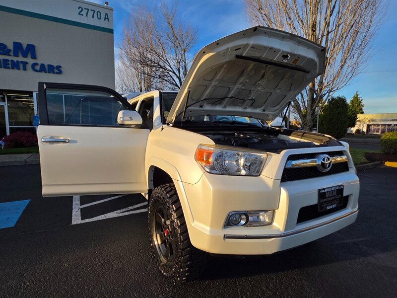 2011 Toyota 4Runner SR5 4X4 V6 / BRAND NEW LIFT / BRAND NEW TIRES / CAM / HEATED LEATHER / SUNROOF / BRAND NEW TIRES / SERVICE RECORDS - Photo 26 - Portland, OR 97217