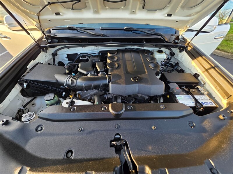 2011 Toyota 4Runner SR5 4X4 V6 / BRAND NEW LIFT / BRAND NEW TIRES / CAM / HEATED LEATHER / SUNROOF / BRAND NEW TIRES / SERVICE RECORDS - Photo 31 - Portland, OR 97217