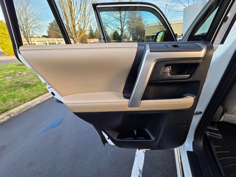 2011 Toyota 4Runner SR5 4X4 V6 / BRAND NEW LIFT / BRAND NEW TIRES / CAM / HEATED LEATHER / SUNROOF / BRAND NEW TIRES / SERVICE RECORDS - Photo 51 - Portland, OR 97217