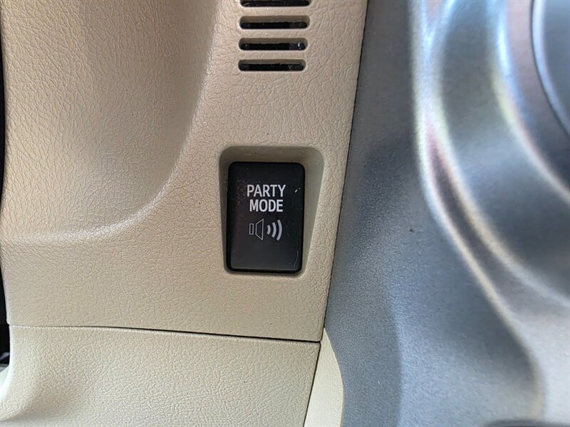 2011 Toyota 4Runner SR5 4X4 V6 / BRAND NEW LIFT / BRAND NEW TIRES / CAM / HEATED LEATHER / SUNROOF / BRAND NEW TIRES / SERVICE RECORDS - Photo 41 - Portland, OR 97217