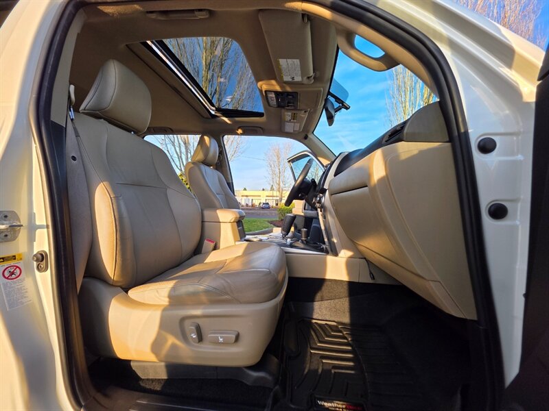 2011 Toyota 4Runner SR5 4X4 V6 / BRAND NEW LIFT / BRAND NEW TIRES / CAM / HEATED LEATHER / SUNROOF / BRAND NEW TIRES / SERVICE RECORDS - Photo 16 - Portland, OR 97217