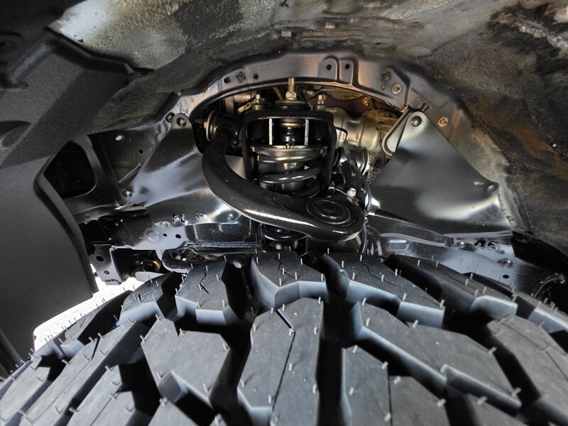 2011 Toyota 4Runner SR5 4X4 V6 / BRAND NEW LIFT / BRAND NEW TIRES / CAM / HEATED LEATHER / SUNROOF / BRAND NEW TIRES / SERVICE RECORDS - Photo 55 - Portland, OR 97217