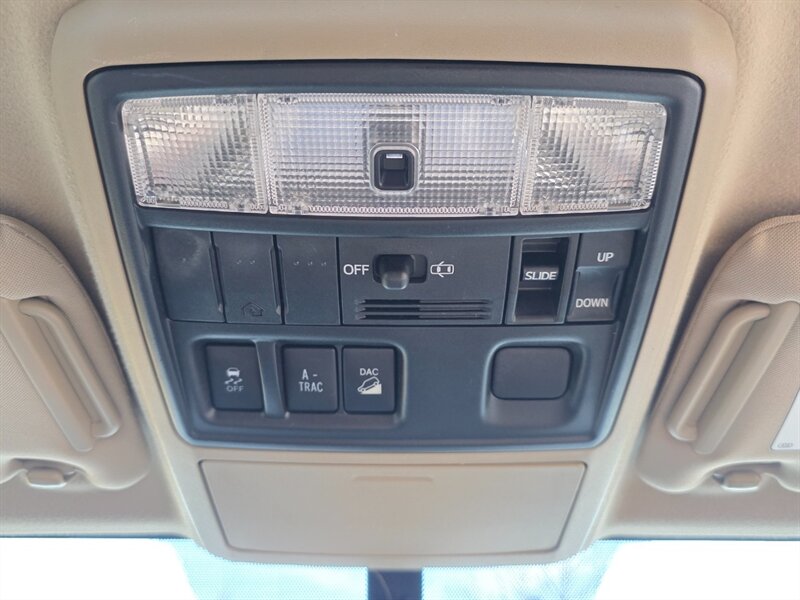 2011 Toyota 4Runner SR5 4X4 V6 / BRAND NEW LIFT / BRAND NEW TIRES / CAM / HEATED LEATHER / SUNROOF / BRAND NEW TIRES / SERVICE RECORDS - Photo 22 - Portland, OR 97217