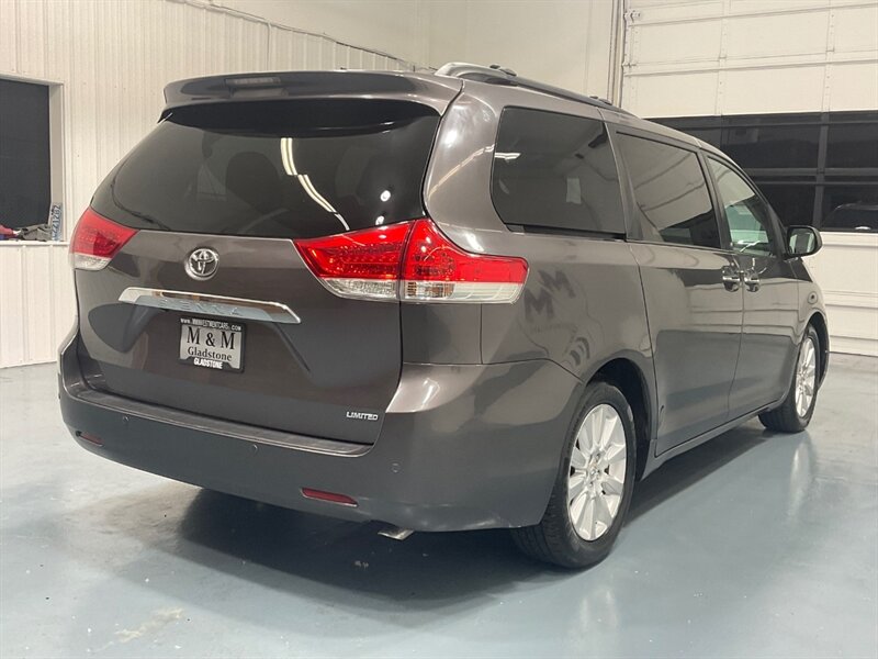 2011 Toyota Sienna Limited 7-Passenger / Dual Sunroof / Leather /Navi  / BRAND NEW TIRES - Photo 7 - Gladstone, OR 97027