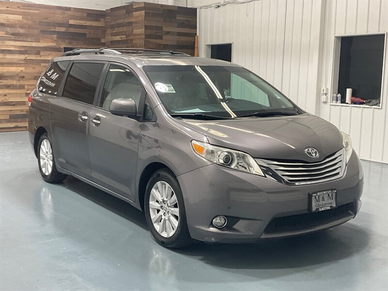 2011 Toyota Sienna Limited 7-Passenger / Dual Sunroof / Leather /Navi  / BRAND NEW TIRES - Photo 2 - Gladstone, OR 97027