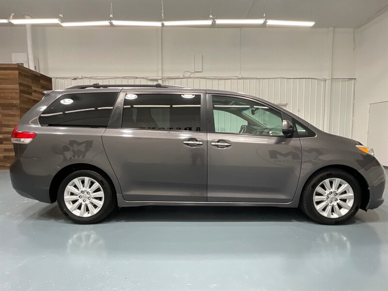 2011 Toyota Sienna Limited 7-Passenger / Dual Sunroof / Leather /Navi  / BRAND NEW TIRES - Photo 4 - Gladstone, OR 97027