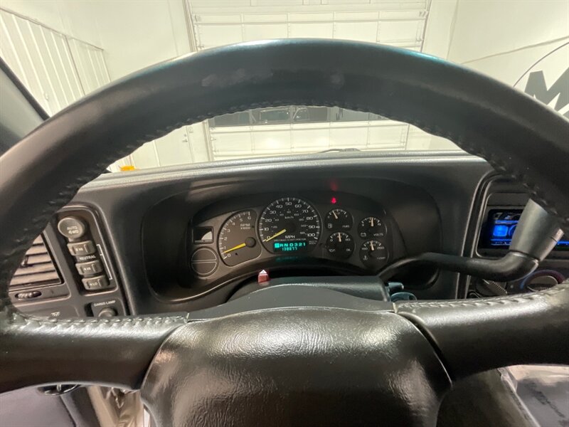 2001 GMC Sierra 1500 SLE Regular Cab 4X4 5.3L V8 / LOCAL OREGON TRUCK / ZERO RUST / 6.6FT BED ( SHORT BED) - Photo 35 - Gladstone, OR 97027