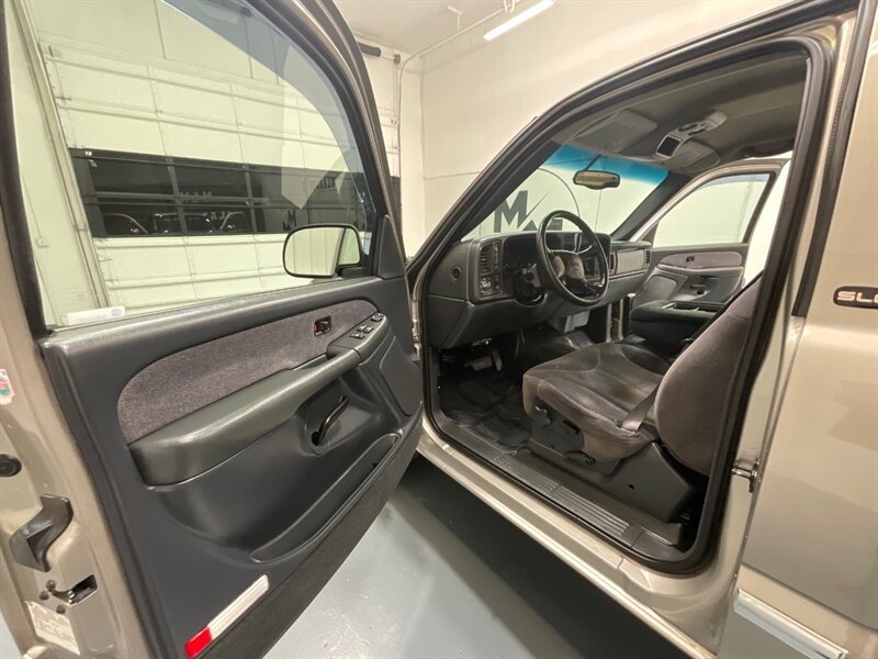 2001 GMC Sierra 1500 SLE Regular Cab 4X4 5.3L V8 / LOCAL OREGON TRUCK / ZERO RUST / 6.6FT BED ( SHORT BED) - Photo 31 - Gladstone, OR 97027