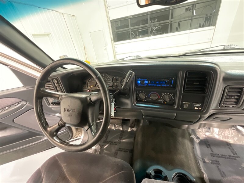 2001 GMC Sierra 1500 SLE Regular Cab 4X4 5.3L V8 / LOCAL OREGON TRUCK / ZERO RUST / 6.6FT BED ( SHORT BED) - Photo 15 - Gladstone, OR 97027
