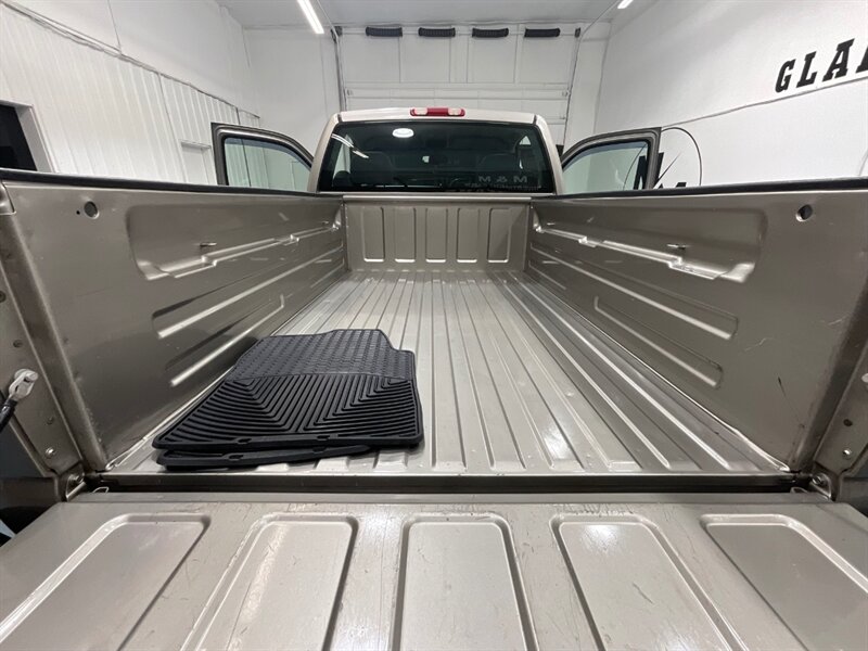 2001 GMC Sierra 1500 SLE Regular Cab 4X4 5.3L V8 / LOCAL OREGON TRUCK / ZERO RUST / 6.6FT BED ( SHORT BED) - Photo 10 - Gladstone, OR 97027