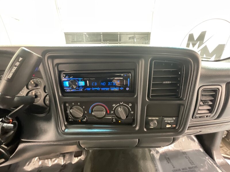 2001 GMC Sierra 1500 SLE Regular Cab 4X4 5.3L V8 / LOCAL OREGON TRUCK / ZERO RUST / 6.6FT BED ( SHORT BED) - Photo 16 - Gladstone, OR 97027