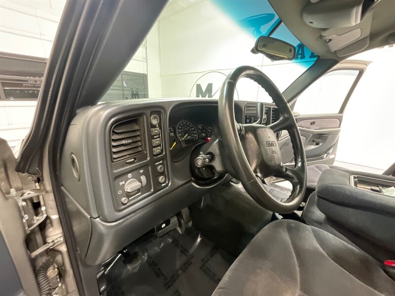 2001 GMC Sierra 1500 SLE Regular Cab 4X4 5.3L V8 / LOCAL OREGON TRUCK / ZERO RUST / 6.6FT BED ( SHORT BED) - Photo 19 - Gladstone, OR 97027