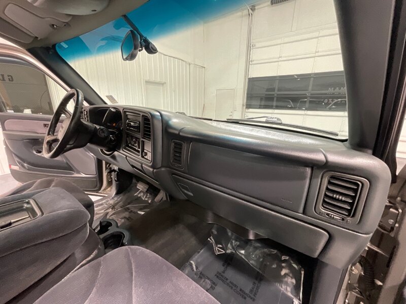 2001 GMC Sierra 1500 SLE Regular Cab 4X4 5.3L V8 / LOCAL OREGON TRUCK / ZERO RUST / 6.6FT BED ( SHORT BED) - Photo 20 - Gladstone, OR 97027