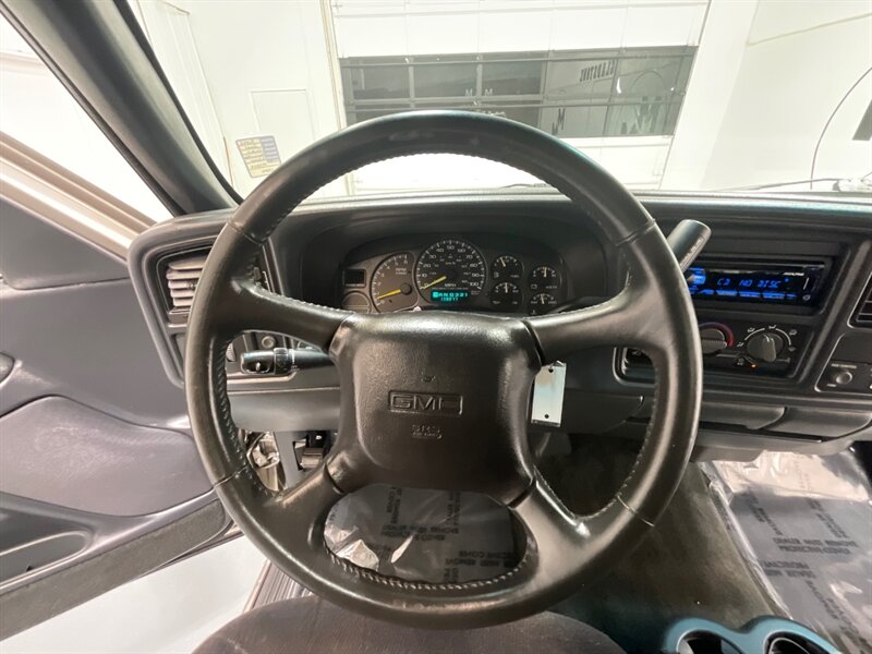 2001 GMC Sierra 1500 SLE Regular Cab 4X4 5.3L V8 / LOCAL OREGON TRUCK / ZERO RUST / 6.6FT BED ( SHORT BED) - Photo 14 - Gladstone, OR 97027