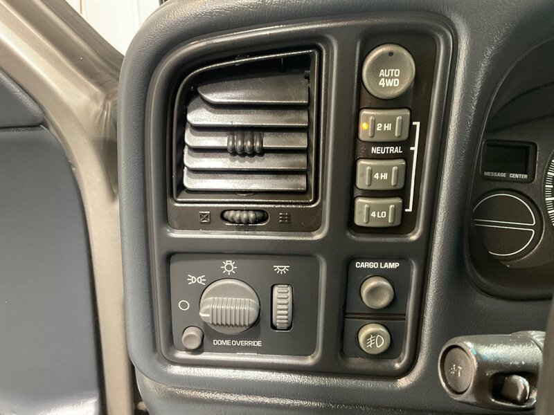 2001 GMC Sierra 1500 SLE Regular Cab 4X4 5.3L V8 / LOCAL OREGON TRUCK / ZERO RUST / 6.6FT BED ( SHORT BED) - Photo 17 - Gladstone, OR 97027
