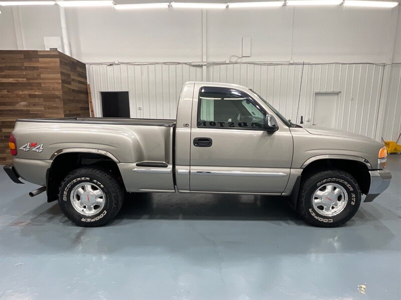 2001 GMC Sierra 1500 SLE Regular Cab 4X4 5.3L V8 / LOCAL OREGON TRUCK / ZERO RUST / 6.6FT BED ( SHORT BED) - Photo 4 - Gladstone, OR 97027
