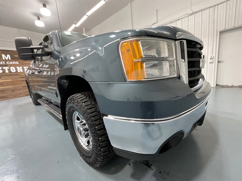 2007 GMC Sierra 2500 SLE2 4X4 / 6.6L DIESEL /LONG BED/1-OWNER/54K MILES  / CREW CAB / LOCAL TRUCK w. ZERO RUST / POWER SLIDING REAR WINDOW - Photo 34 - Gladstone, OR 97027