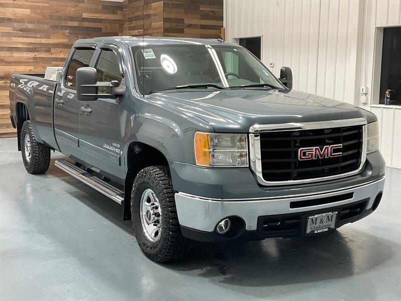 2007 GMC Sierra 2500 SLE2 4X4 / 6.6L DIESEL /LONG BED/1-OWNER/54K MILES  / CREW CAB / LOCAL TRUCK w. ZERO RUST / POWER SLIDING REAR WINDOW - Photo 2 - Gladstone, OR 97027