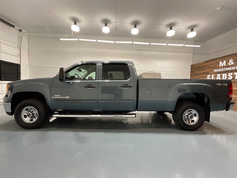 2007 GMC Sierra 2500 SLE2 4X4 / 6.6L DIESEL /LONG BED/1-OWNER/54K MILES  / CREW CAB / LOCAL TRUCK w. ZERO RUST / POWER SLIDING REAR WINDOW - Photo 3 - Gladstone, OR 97027