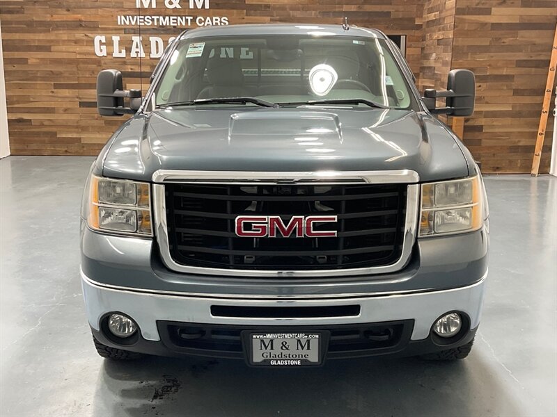 2007 GMC Sierra 2500 SLE2 4X4 / 6.6L DIESEL /LONG BED/1-OWNER/54K MILES  / CREW CAB / LOCAL TRUCK w. ZERO RUST / POWER SLIDING REAR WINDOW - Photo 5 - Gladstone, OR 97027