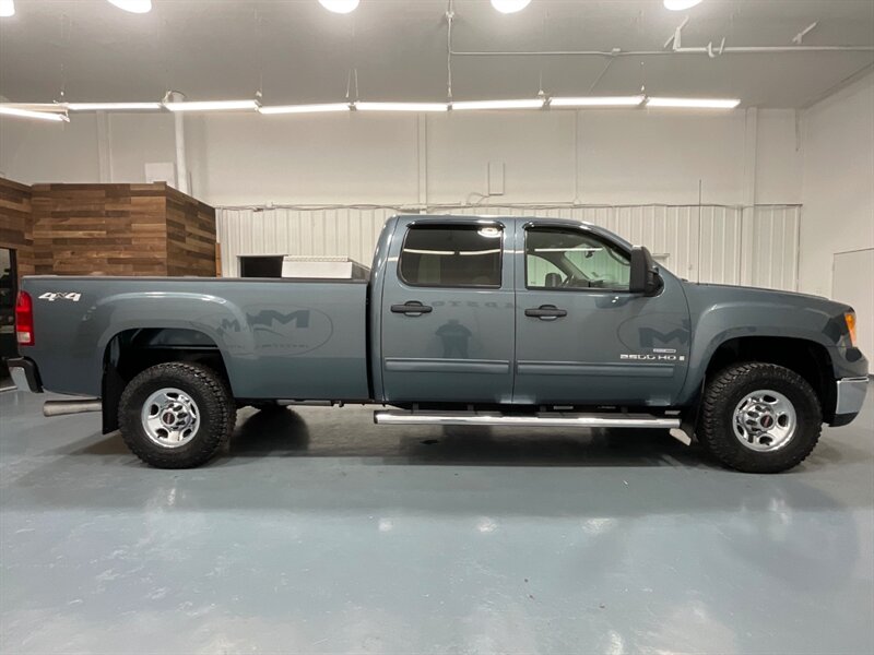 2007 GMC Sierra 2500 SLE2 4X4 / 6.6L DIESEL /LONG BED/1-OWNER/54K MILES  / CREW CAB / LOCAL TRUCK w. ZERO RUST / POWER SLIDING REAR WINDOW - Photo 4 - Gladstone, OR 97027