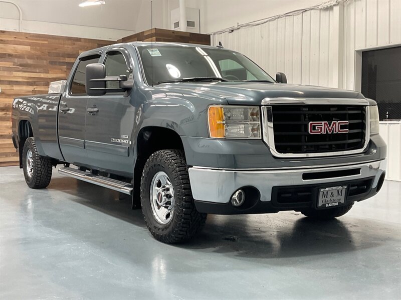 2007 GMC Sierra 2500 SLE2 4X4 / 6.6L DIESEL /LONG BED/1-OWNER/54K MILES  / CREW CAB / LOCAL TRUCK w. ZERO RUST / POWER SLIDING REAR WINDOW - Photo 57 - Gladstone, OR 97027