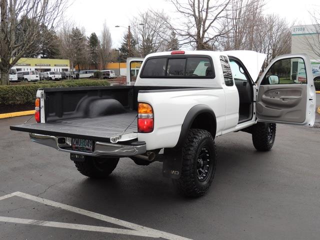 2004 Toyota Tacoma V6 / SR5 / 4X4 / 5-SPEED / LIFTED / 1-OWNER   - Photo 28 - Portland, OR 97217