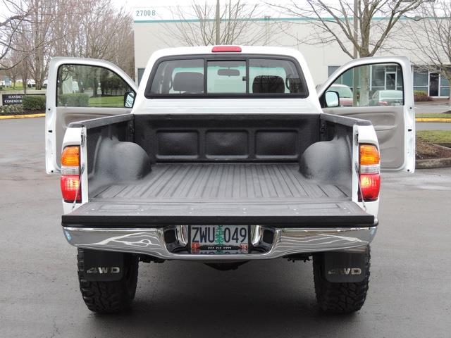 2004 Toyota Tacoma V6 / SR5 / 4X4 / 5-SPEED / LIFTED / 1-OWNER   - Photo 21 - Portland, OR 97217